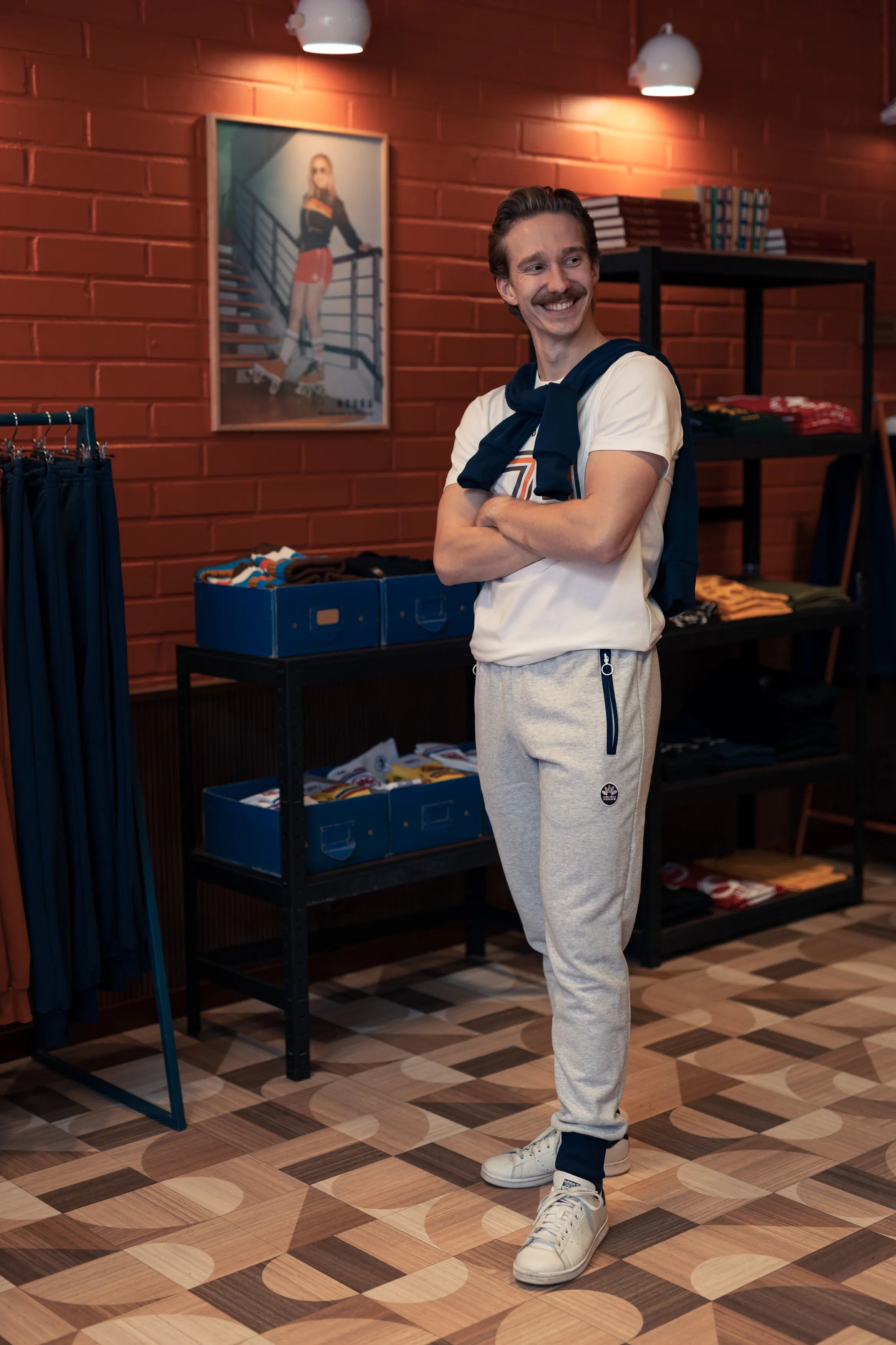 Nousu Harmaa miesten collegehousut