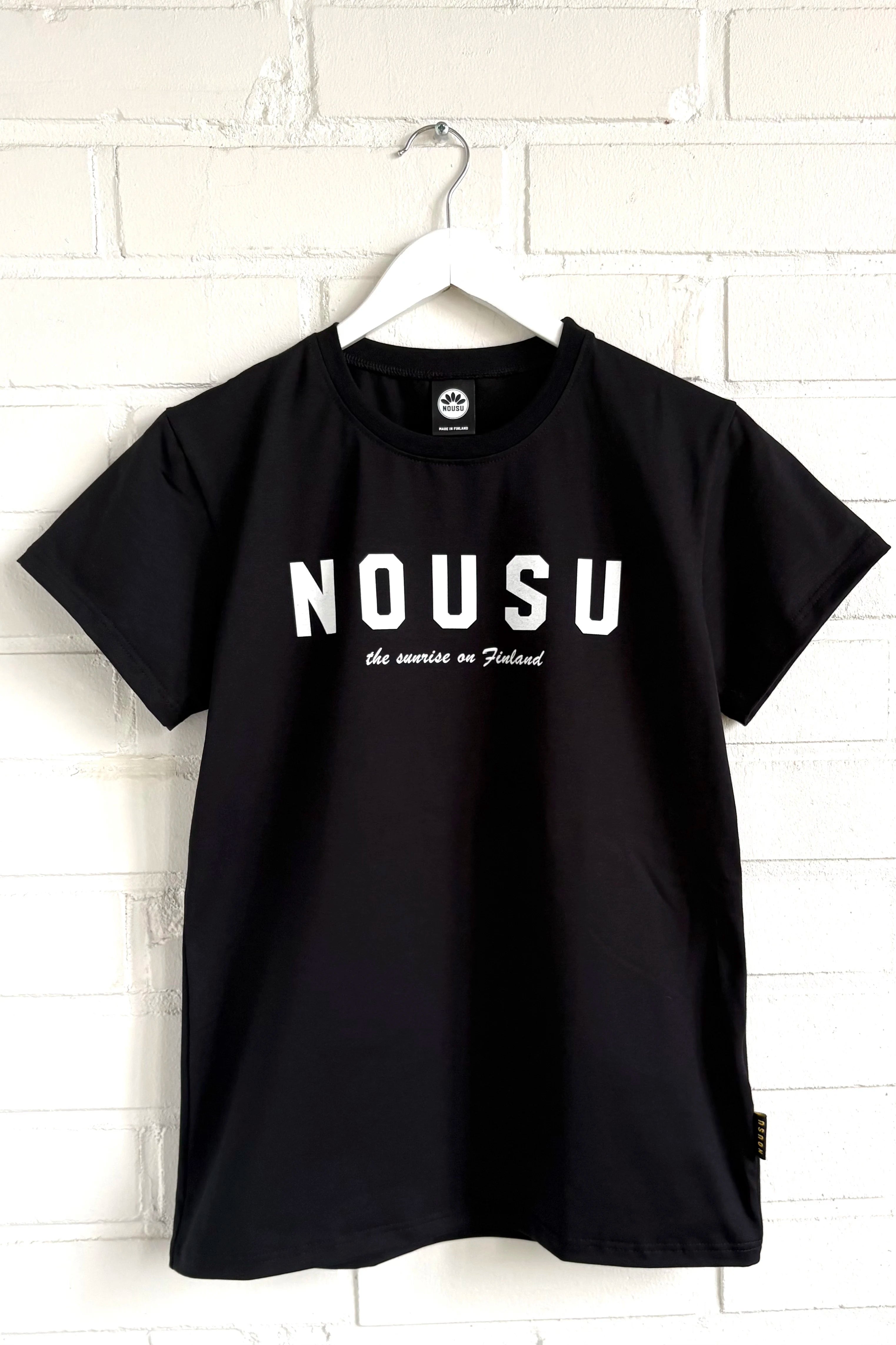 Nousu The Sunrise on Finland t-paita naiset, musta