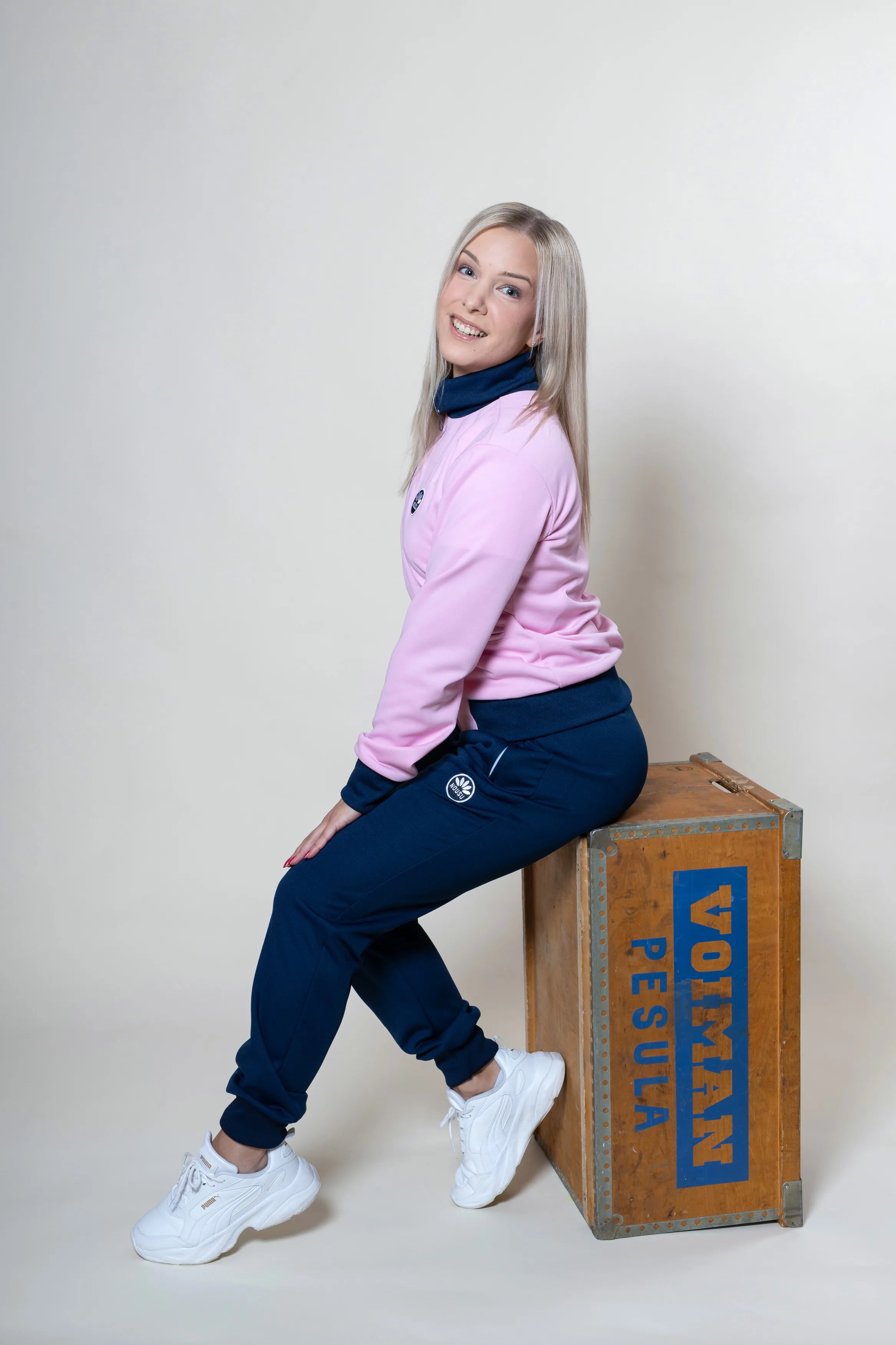 Nousu Ihana verryttelytakki naiset