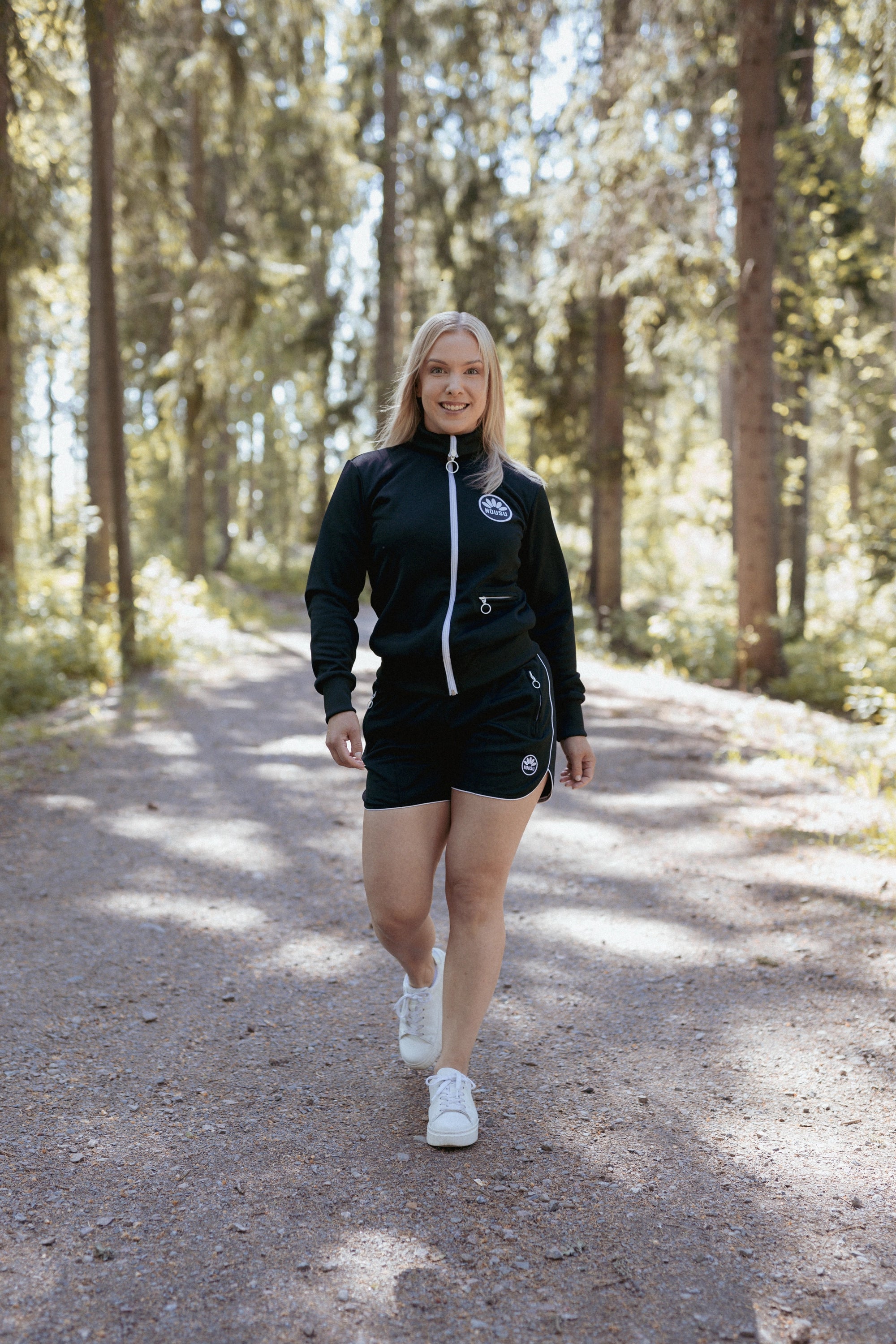 Nousu naisten shortsit, musta