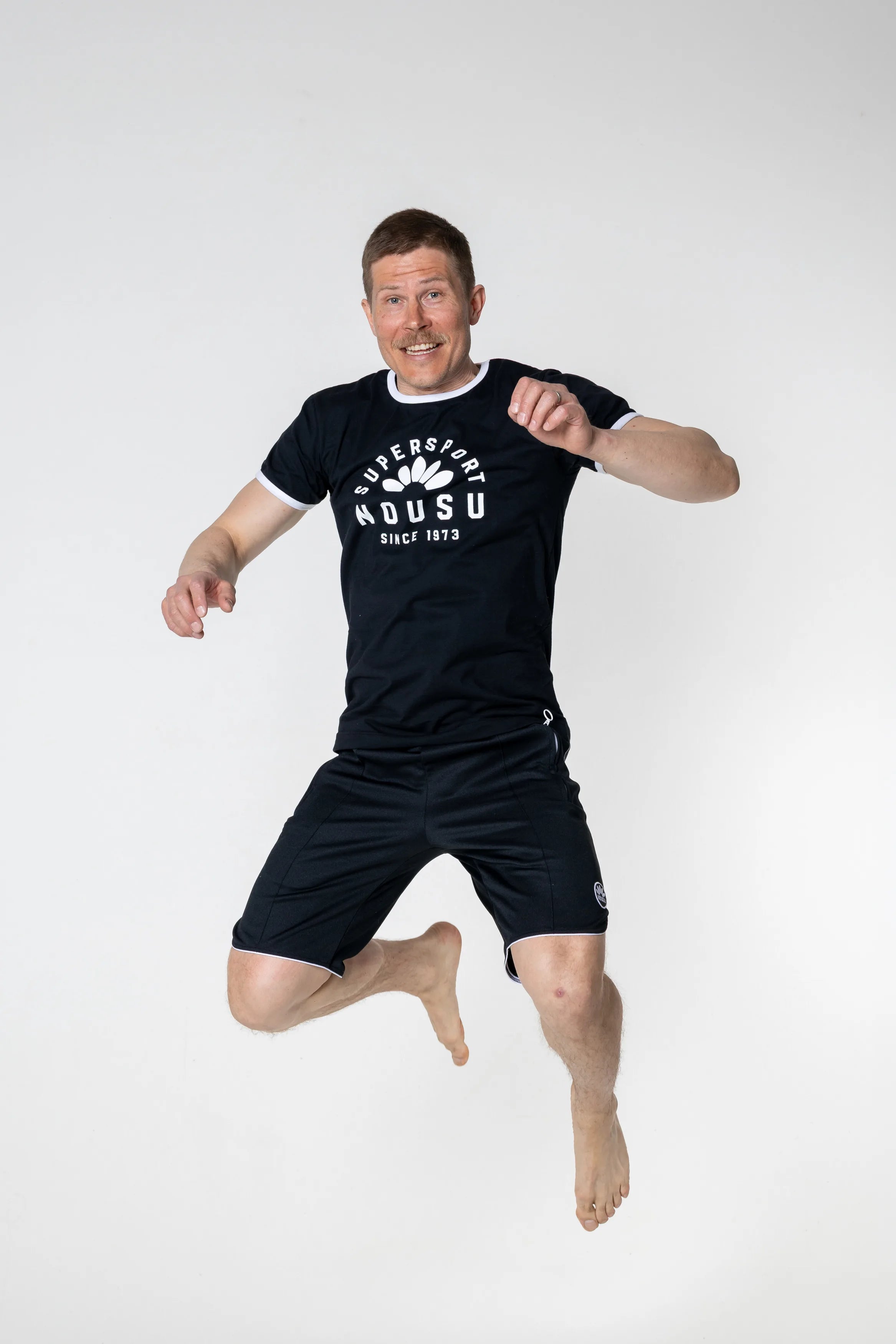 Supersport shortsit musta miehet