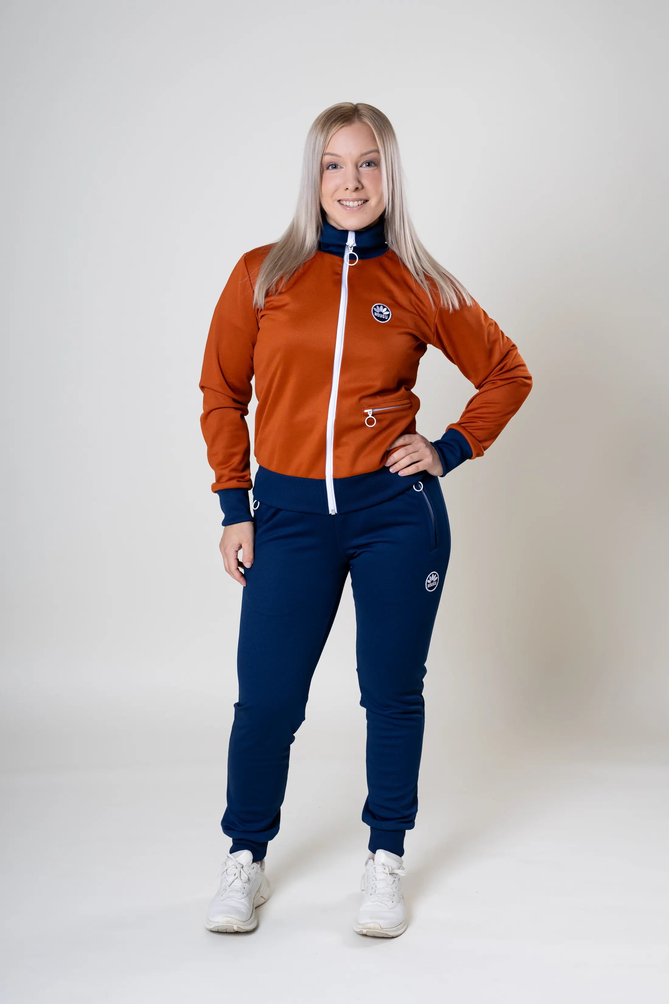 Nousu Ruoste-puku naiset